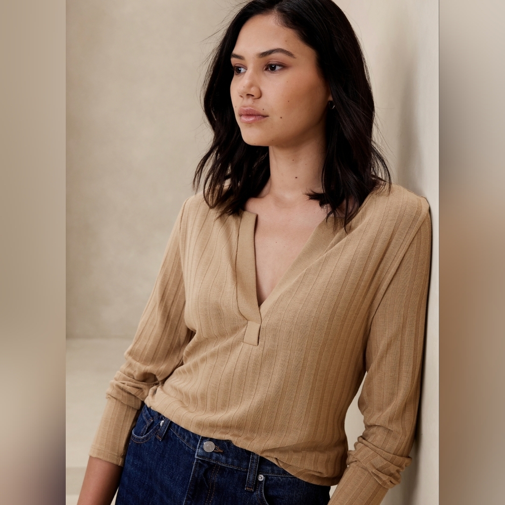 Banana Republic V-Neck Ribbed Top - Picture 2 of 7